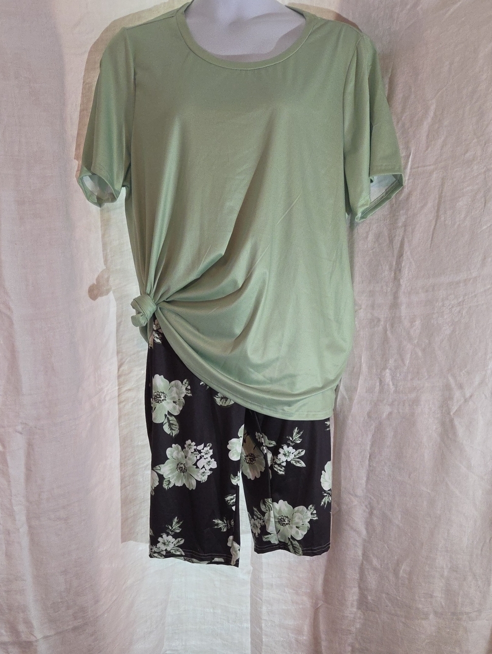 Cropped Floral Pull-On Pants in Black with Sage Floral Accents NEW